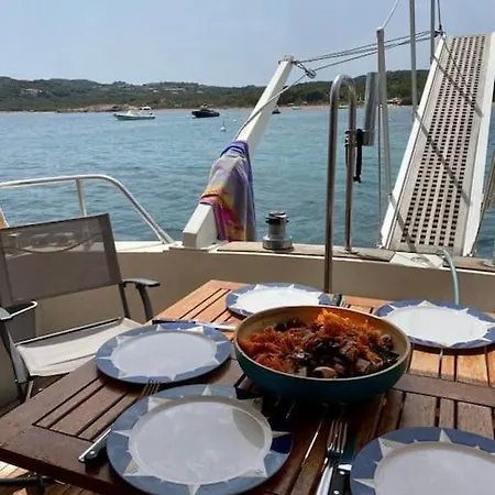 Sejour Insolite A Bord D'un Yacht A Vecchio Hotel en barco *