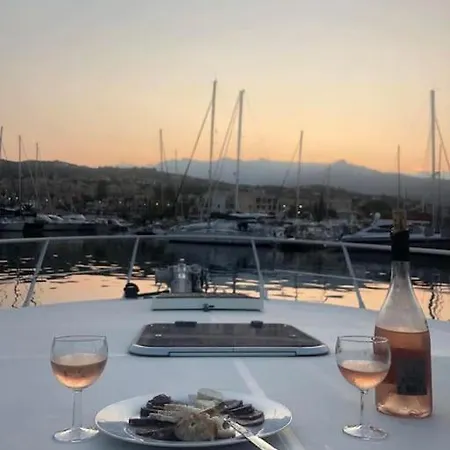 Botel Sejour Insolite A Bord D'un Yacht A Vecchio *