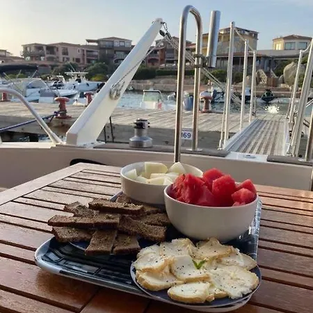 Botel Sejour Insolite A Bord D'un Yacht A Vecchio Porto-Vecchio (Corsica)
