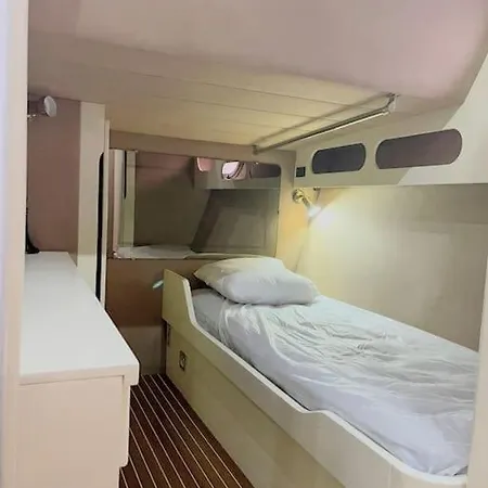 Sejour Insolite A Bord D'un Yacht A Vecchio Botel